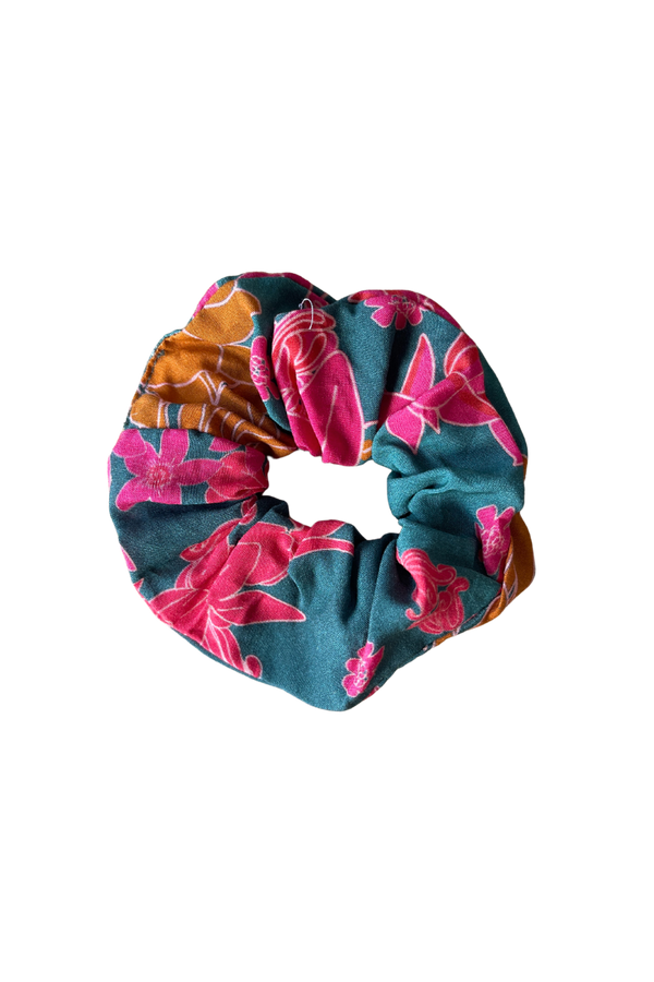 Finish the Look Scrunchie in Lei Day