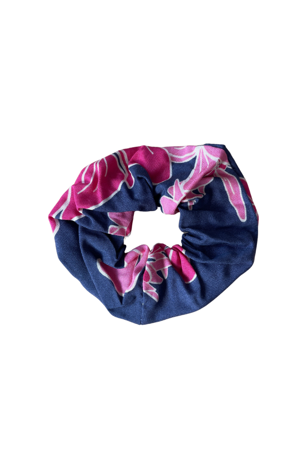 Finish the Look Scrunchie in Lei Awapuhi (Mōlehu)