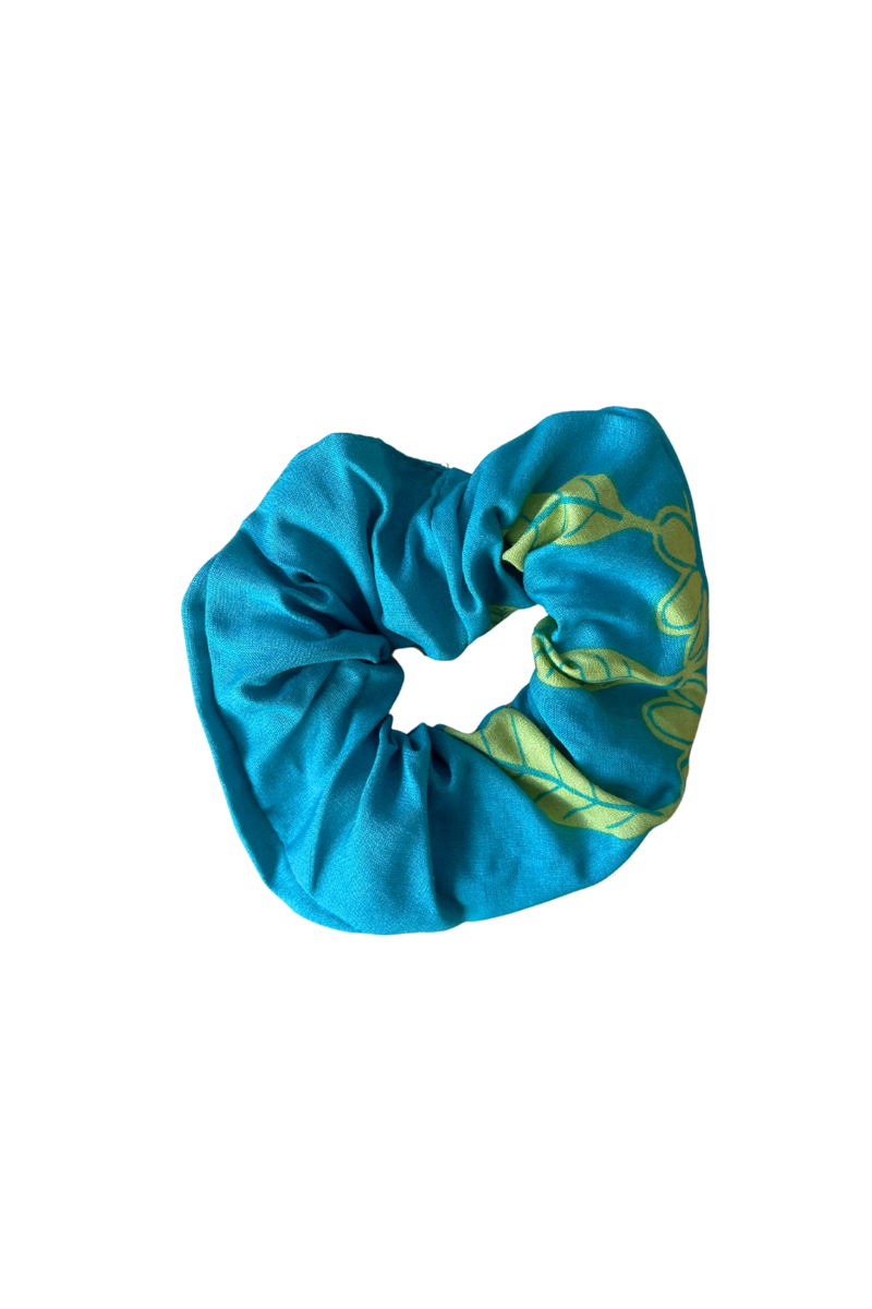 Finish the Look Scrunchie in Naupaka Shores