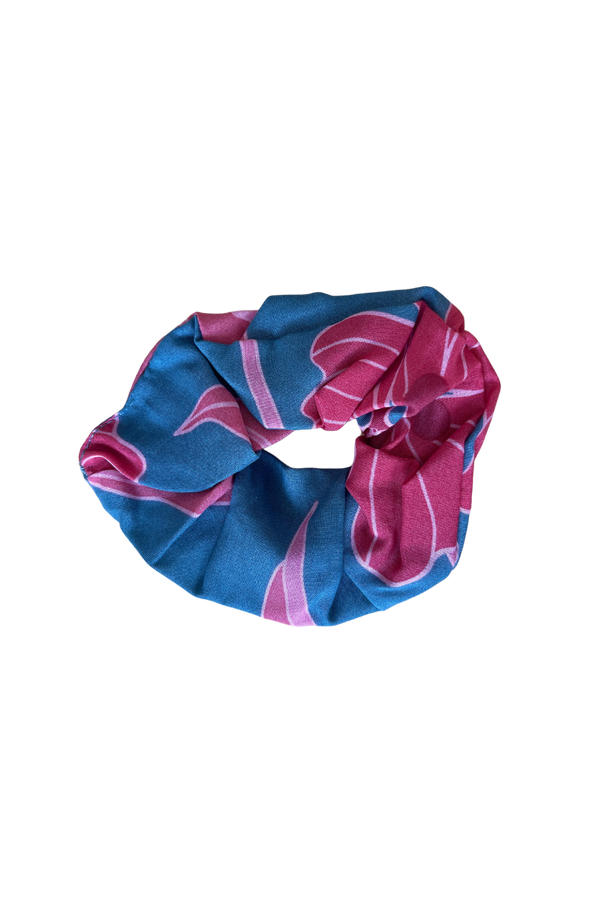 Finish the Look Scrunchie in Ma'o Hau Hele (Cove)