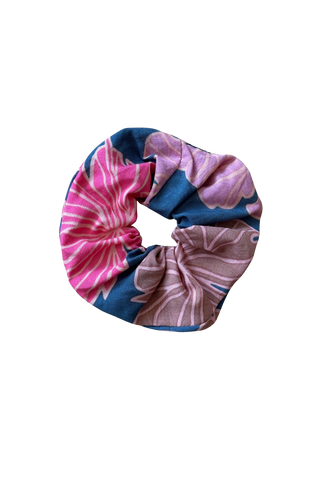 Finish the Look Scrunchie in Hibiscus at Dusk
