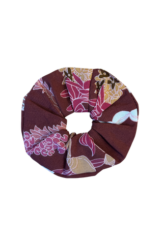 Finish the Look Scrunchie in Lei Stand (Honua)