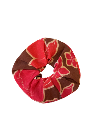 Finish the Look Scrunchie in Retro Pua