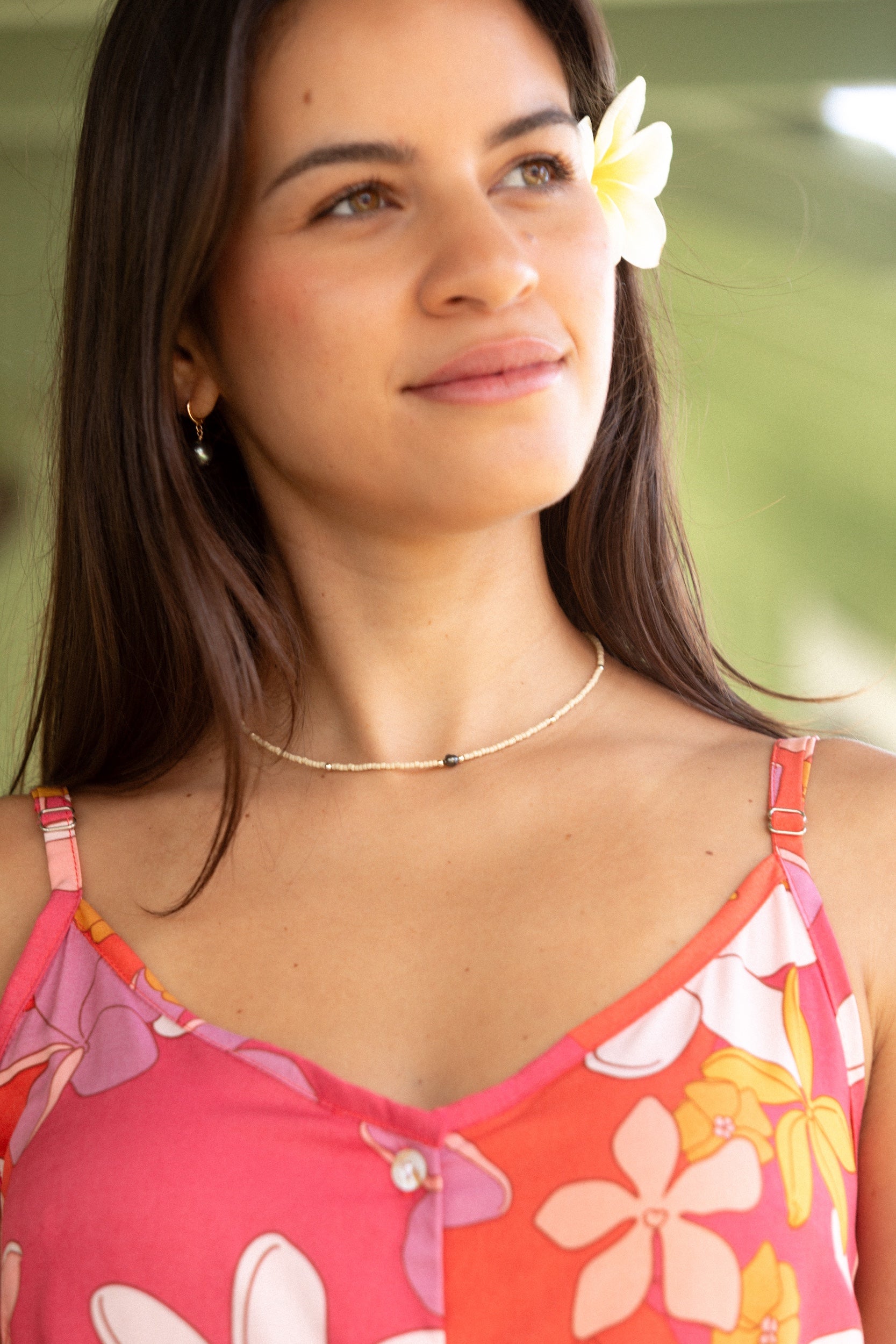woman wearing a beaded keshi pearl necklace in sand color