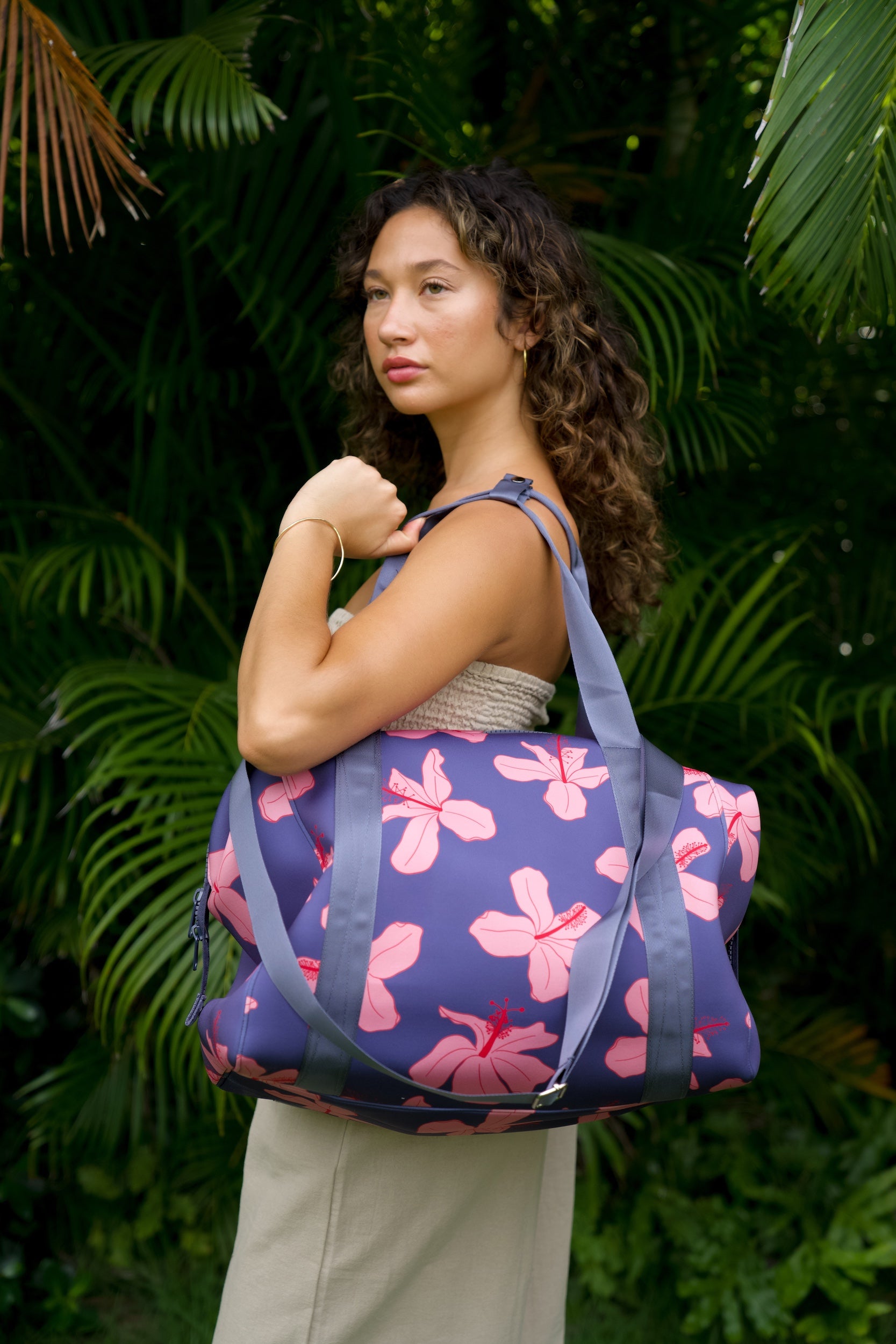 navy blue large travel tote with luggage sleeve, adjustable strap, duster bag, detachable mini pouches, and zipper compartments.