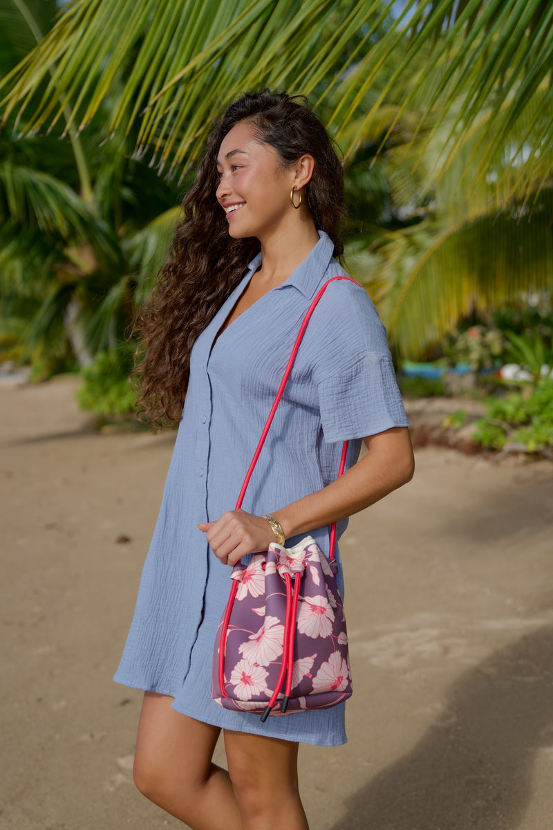 Holoholo Drawstring Purse in Ma'o Hau Hele (Coco)