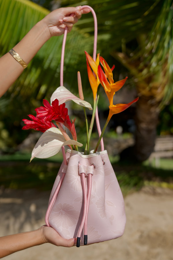 Holoholo Drawstring Purse in Ma'o Hau Hele (Sand)