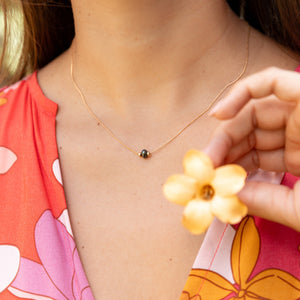 woman wearing keshi pearl snake chain necklace