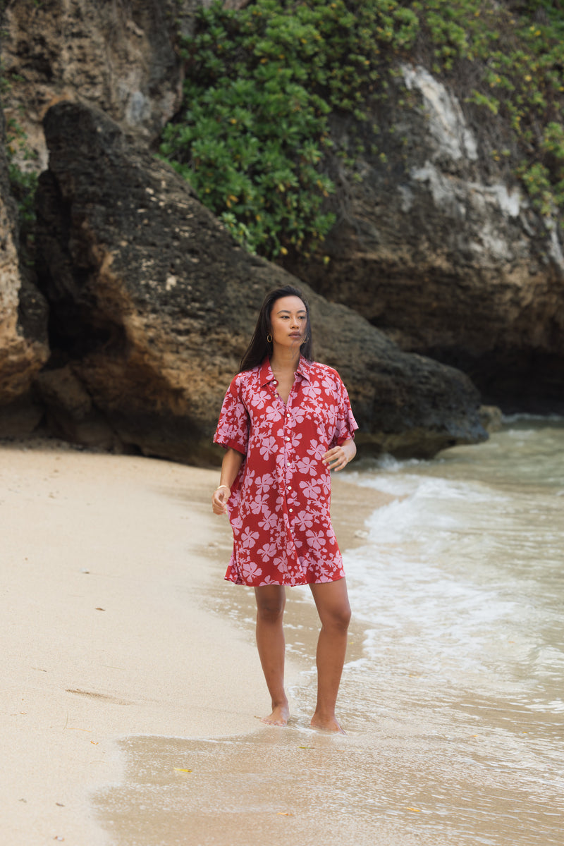 Kaimana Dress in Island Retro (Berry)