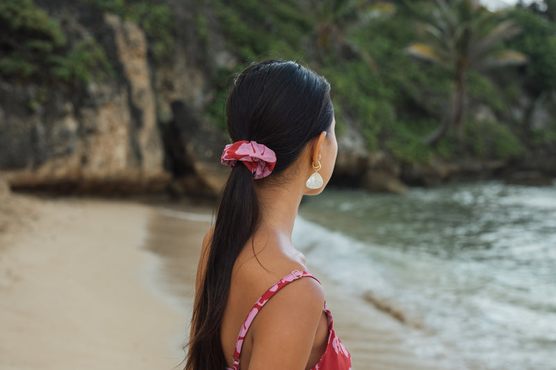 Finish the Look Scrunchie in Island Retro (Berry)