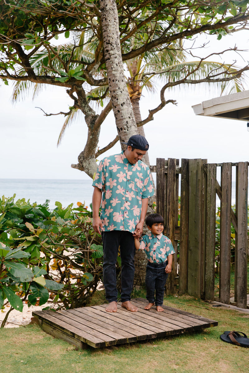 Men's Kahana Button-Up in Koki'o Blossom (Teal)