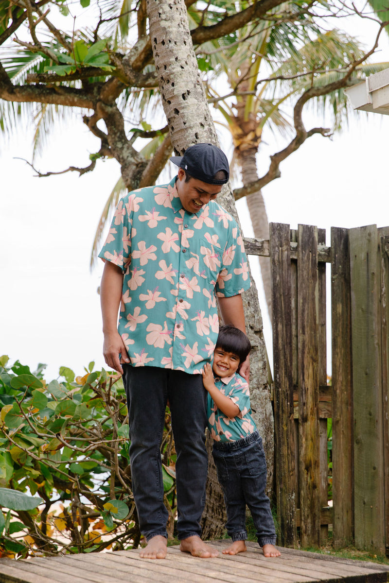 Men's Kahana Button-Up in Koki'o Blossom (Teal)