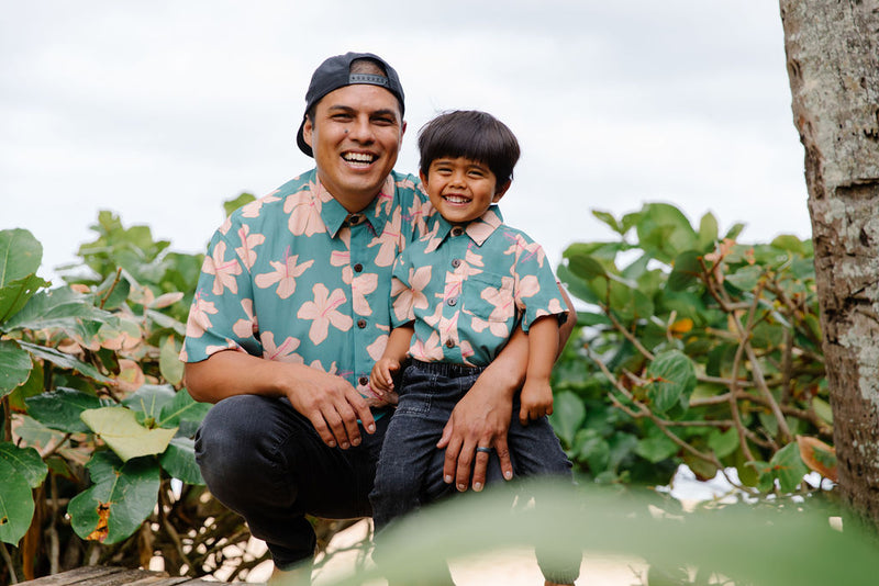 Men's Kahana Button-Up in Koki'o Blossom (Teal)