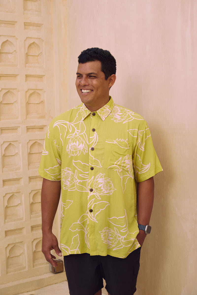 Men's Kahana Button-Up in Protea (Melon)