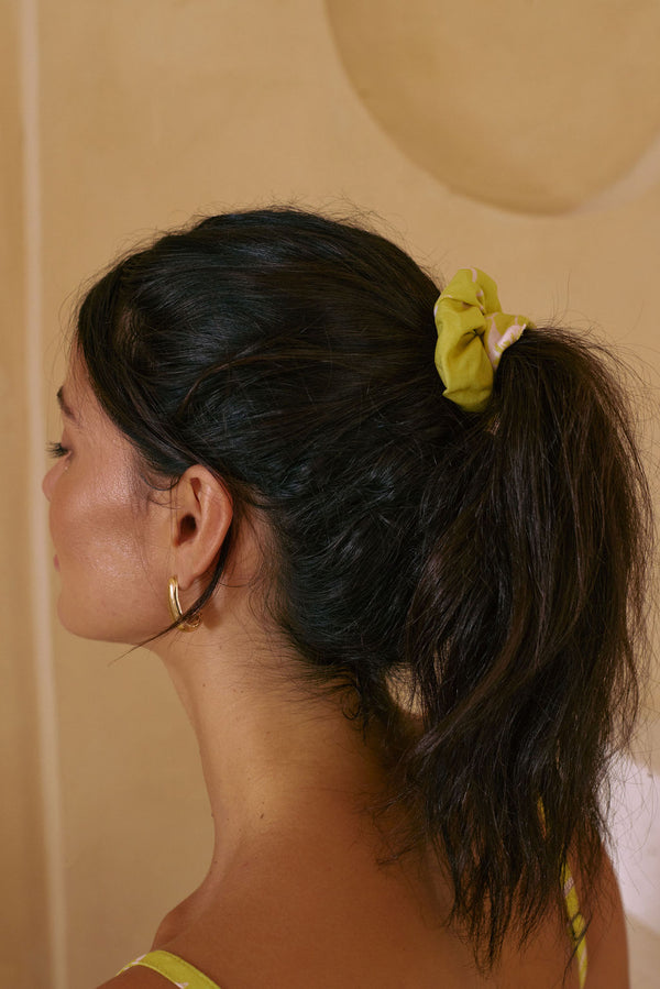 Finish the Look Scrunchie in Protea (Melon)