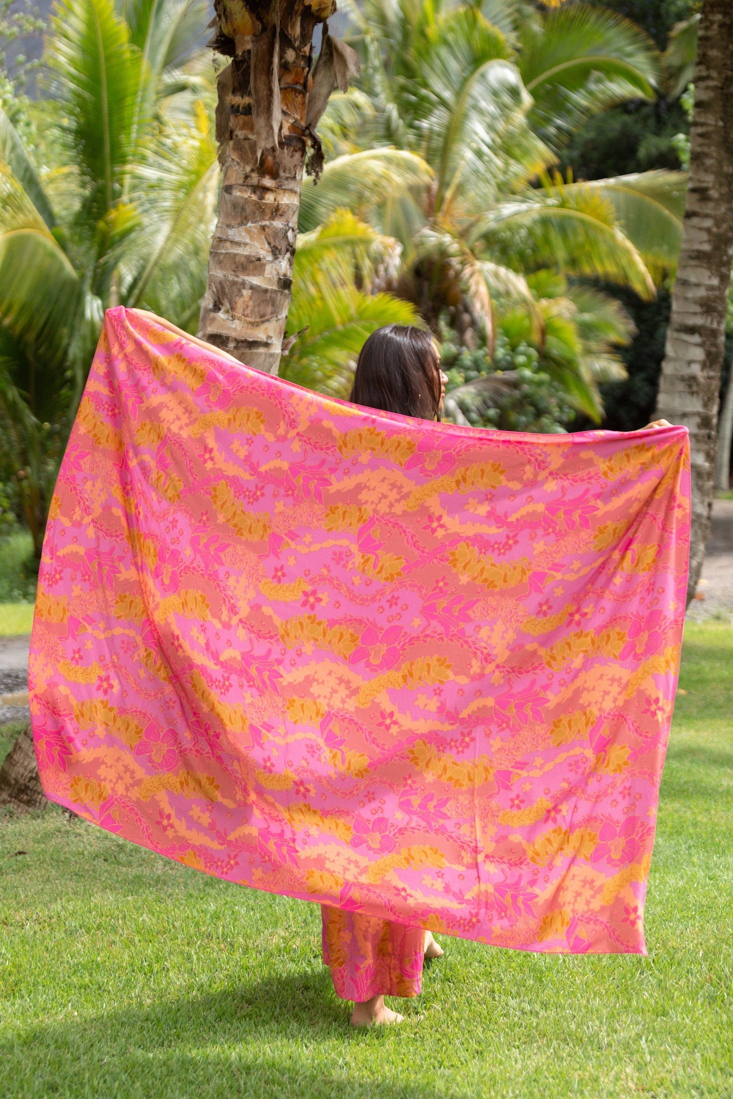 Bright pink pareo with lei pattern 