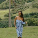 woman wearing blue paisley print pareo