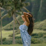 woman wearing blue paisley print pareo