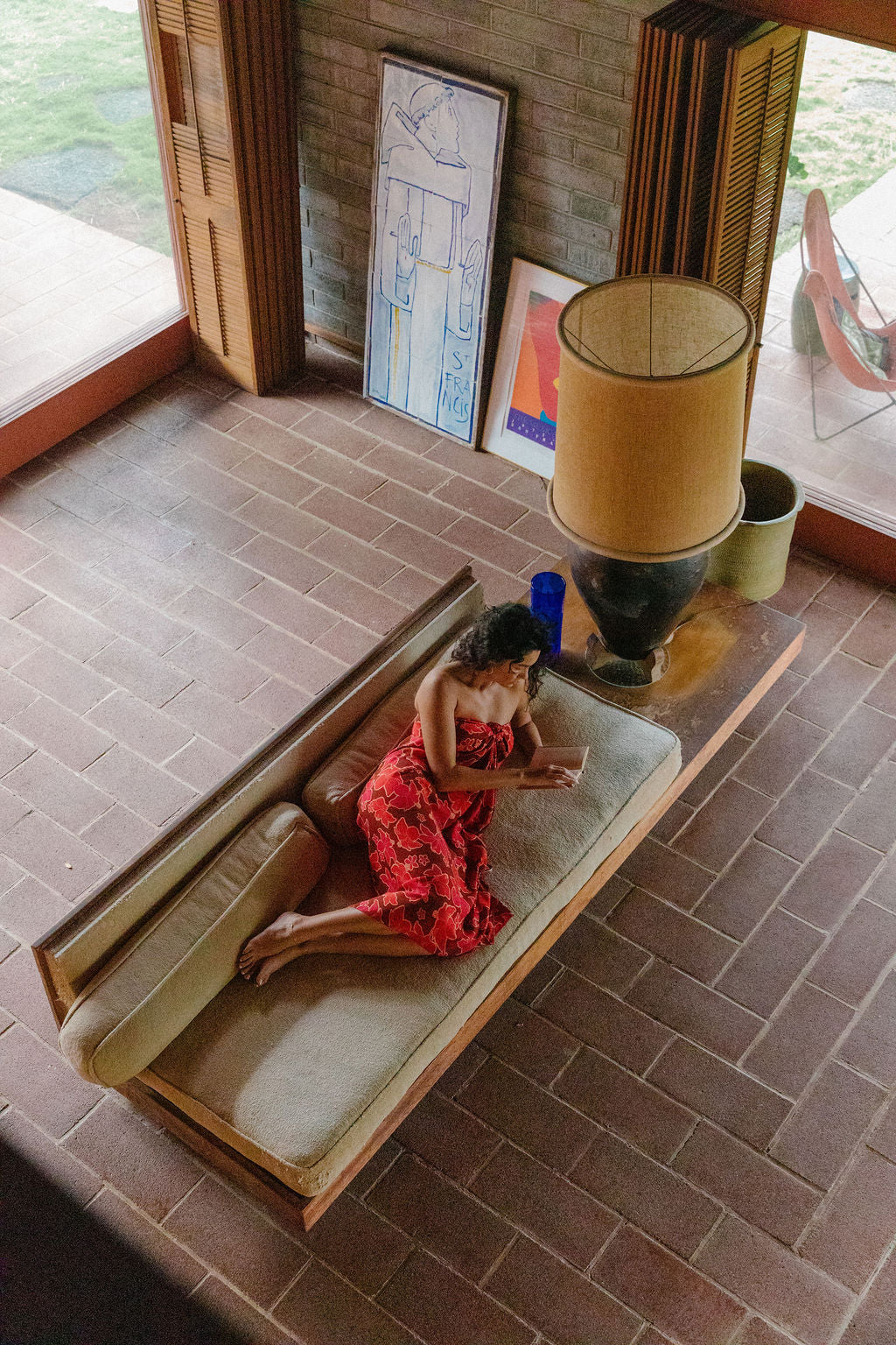 woman wearing retro pareo with vibrant pink pua pattern