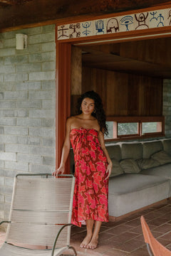 woman wearing retro pareo with vibrant pink pua pattern