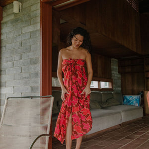 woman wearing retro pareo with vibrant pink pua pattern