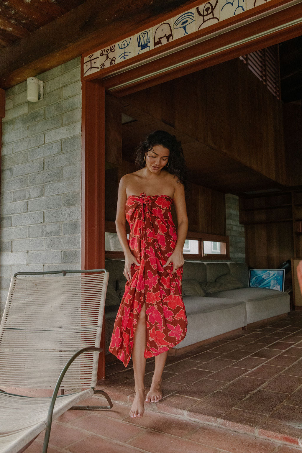 woman wearing retro pareo with vibrant pink pua pattern