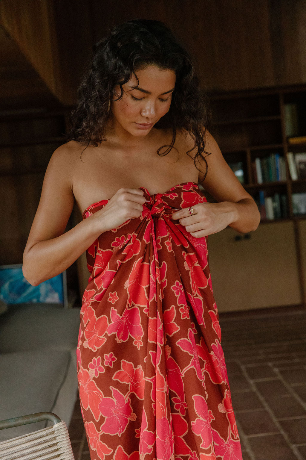 woman wearing retro pareo with vibrant pink pua pattern