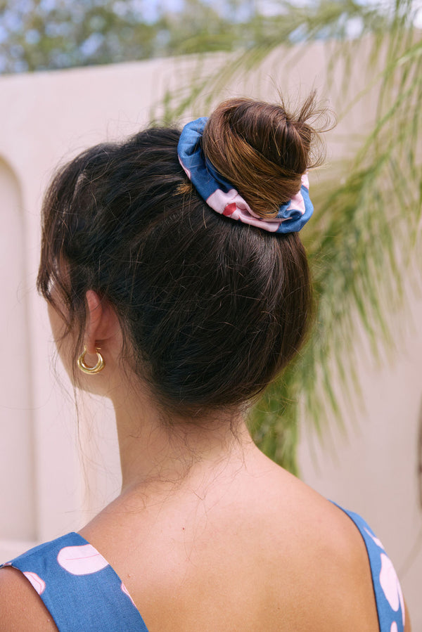 Finish the Look Scrunchie in Koki'o Blossom (Navy)