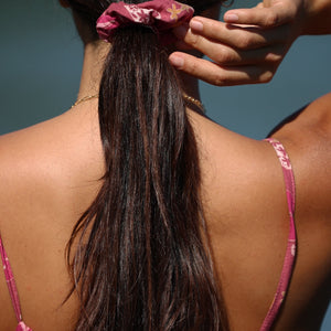 scruchie with shells and pua print in pink color