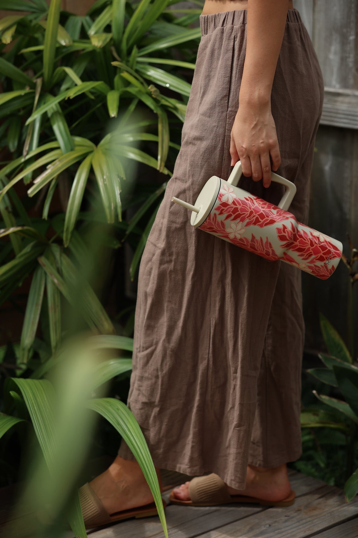 jade colored tumbler with tiare ginger print